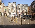 12049 Via Teatro  zona Mercato  in quest' area c' era il Teatro Garibaldi ora Mercato di indumenti e materiale reciclato.jpg (83717 bytes)