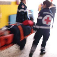 Torre del Greco, 16enne si lancia nel vuoto: salva per miracolo