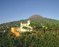 0019 Chiesa di S.Michele con Vesuvio.jpg (54786 bytes)