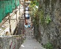03531 Dalla Circonvallazione scale che portano a Via Cavallerizzi.jpg (89930 bytes)