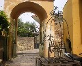 04040 Via S. Elena interno del Cortile pozzo per attingere acqua.jpg (65534 bytes)