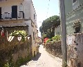 05528  1a Traversa Bianchini primo tratto a destra a salire Via Fosso Bianco.JPG (96823 bytes)
