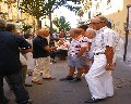 11003  Via Salvator Noto da Via Roma gruppo di amici.jpg (129896 bytes)