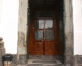 18045  Piazza S. Croce   dalla Basilica di S. Croce porta d' ingresso.jpg (47063 bytes)